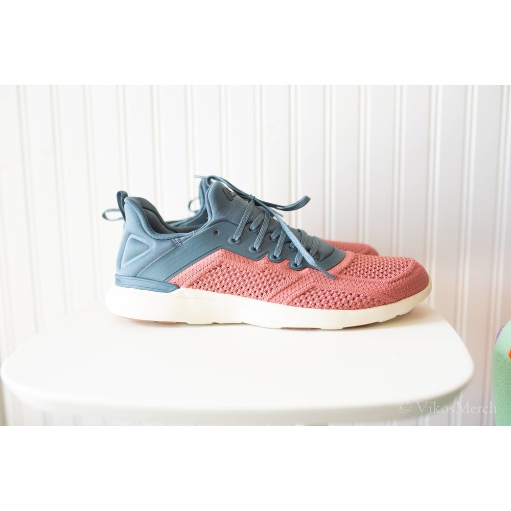 APL TechLoom Tracer Womens 6.5 Sneaker